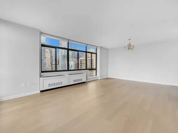303 East 43rd Street image 3 of 16