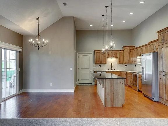 2nd image of 2301 Saddlebrook Dr