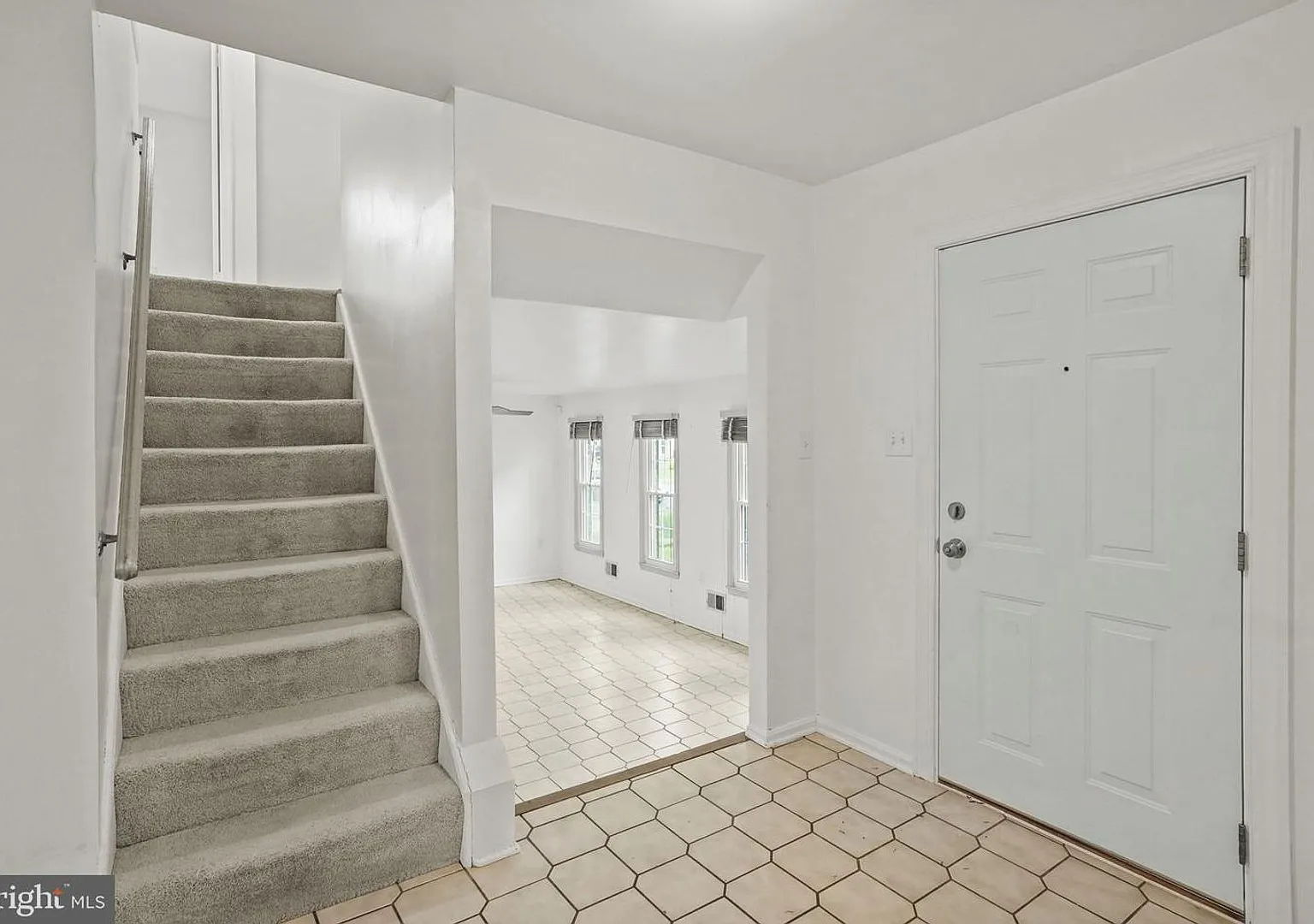 This stunning split-level home boasts 4 bedrooms, 3 baths, and over 1900 sq feet of living space ... — Photo 4