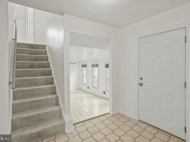 9086 Brook Ford Rd — Photo 4