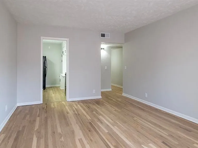 801 N 48th St — Photo 3