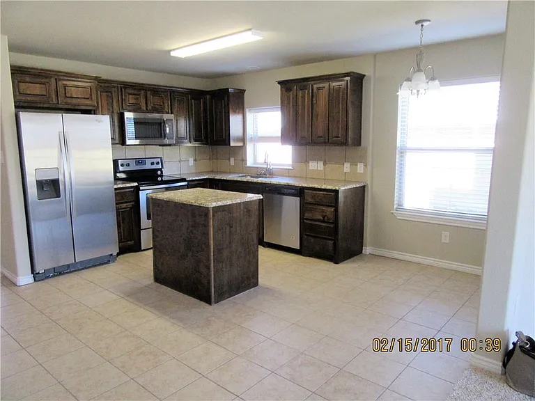 1725 Fairway Dr — Photo 3