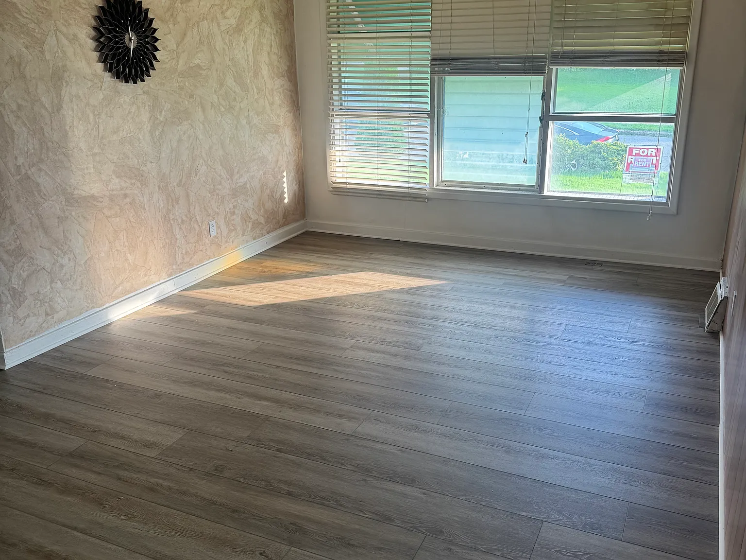 4 bed, 1046 sqft, $2,300 — Photo 4