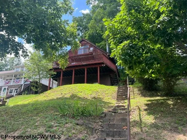 564 Maple Lake Rd, Bridgeport, WV 26330