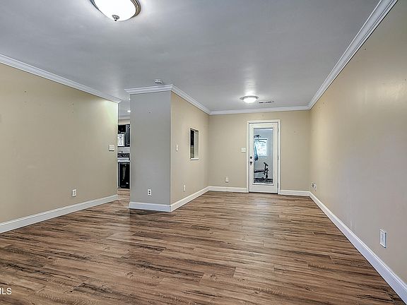 3rd image of 107 Springview Dr