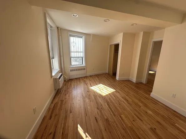 752 Greenwich Street image 1 of 12