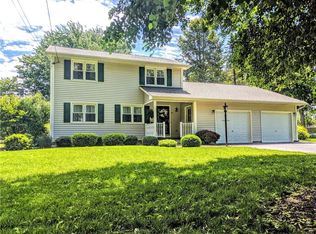 42 Meadowview Dr, Brockport, NY 14420