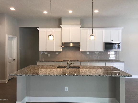 5th image of 630 Charter Oaks Blvd