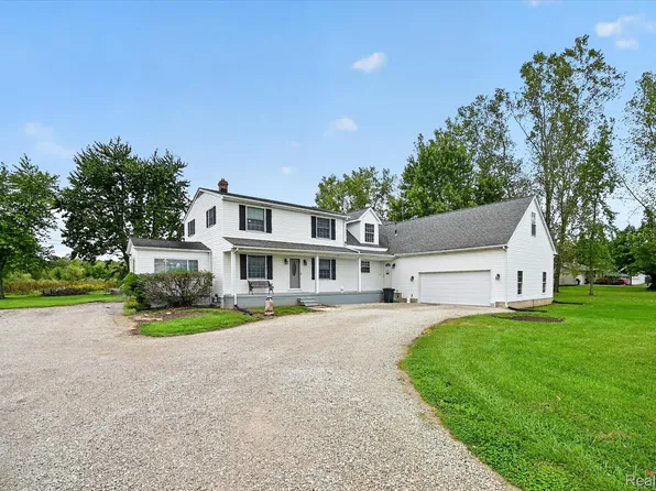 10785 Grafton Rd, Carleton, MI 48117