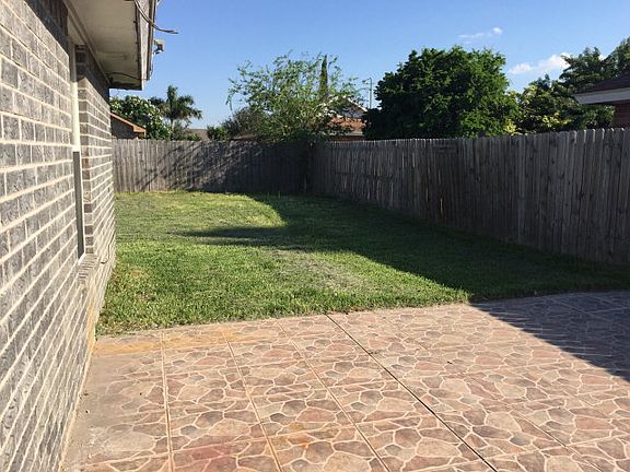 2nd image of 2256 La Pesca St