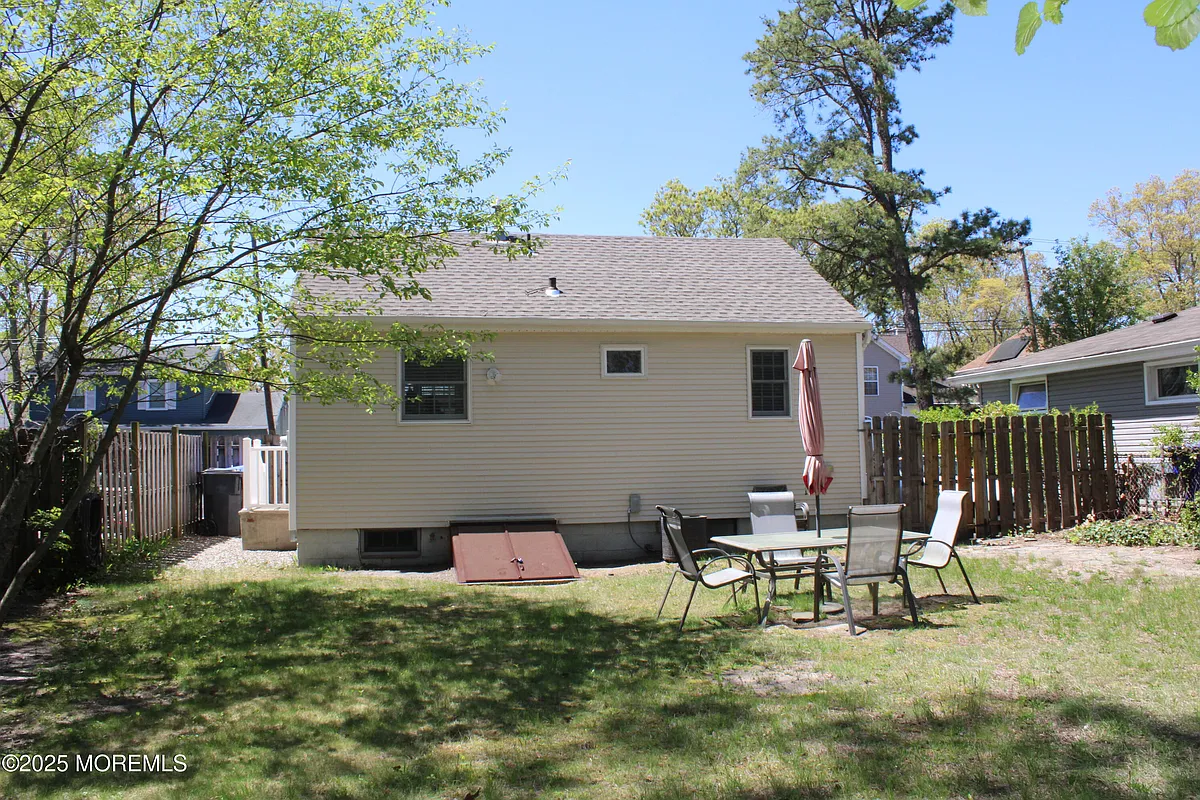 Building Photo - 21 Coolidge Dr