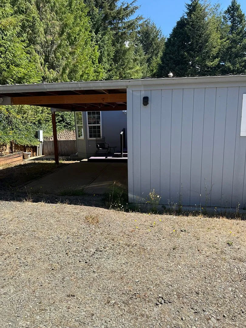 Spacious One-Level Home with Expansive Deck & Beautiful Views - Furnished or Unfurnished! — Photo 2