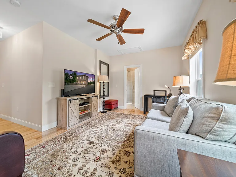 327 E Holly Ridge Rd — Photo 24