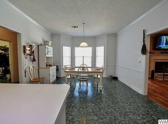 2nd image of 2120 Poplar Dr
