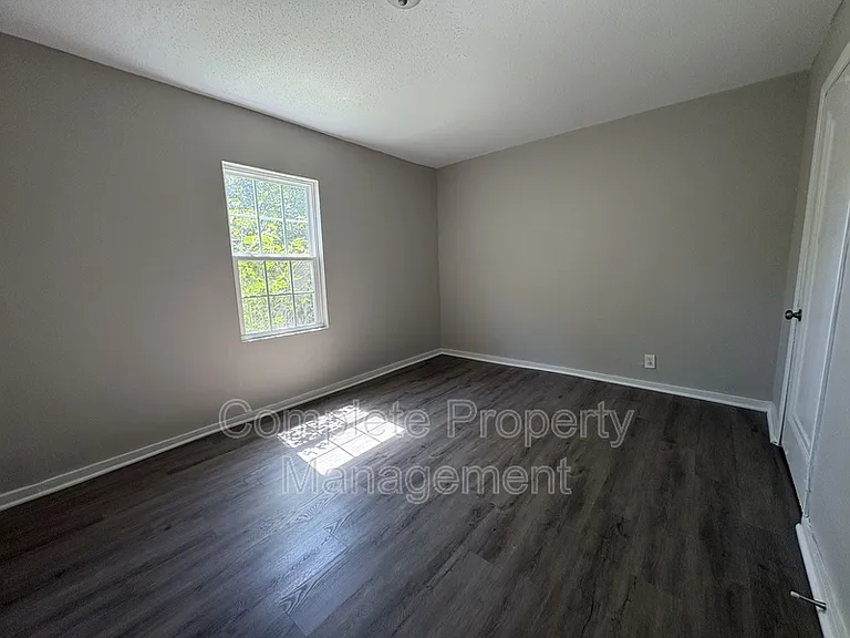 725 Avenue G — Photo 7