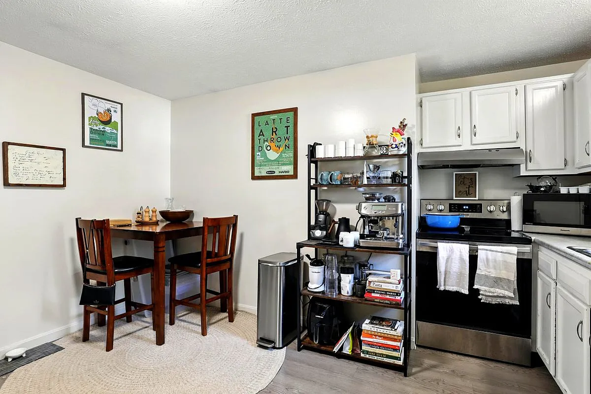 2 bed, 1.0 bath, 663 sqft, $1,795 — Photo 3