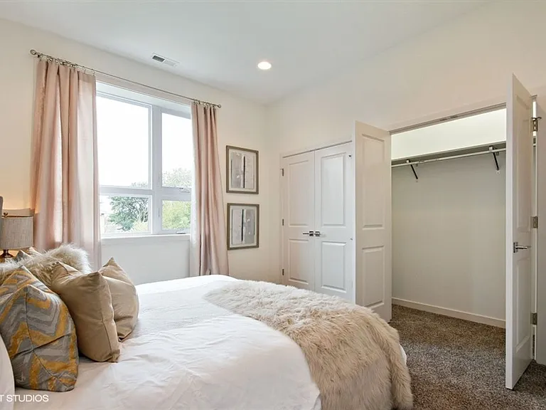 4111 N Narragansett — Photo 26