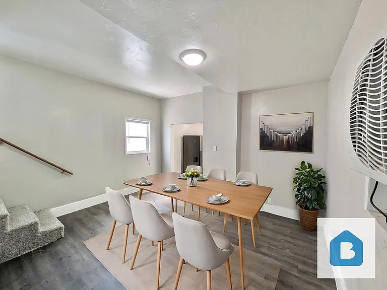 1021 E Abriendo Ave — Photo 6