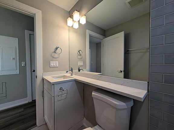 2nd image of 3941 N Janssen Ave APT 1