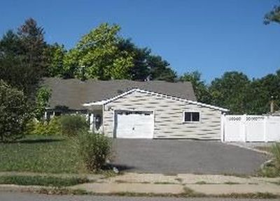 47 Sagebrush Ln, Islandia, NY, 11749