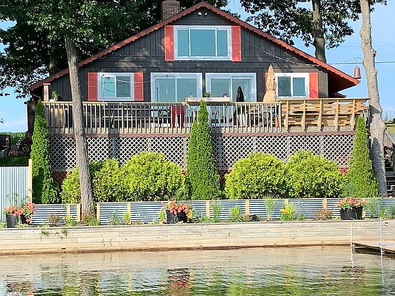 3rd image of 421 E Rainbow Lake Dr