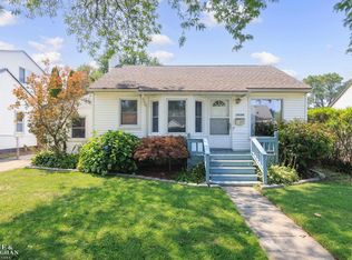 22100 Lange St, Saint Clair Shores, MI 48080