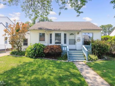 22100 Lange St, Saint Clair Shores, MI, 48080