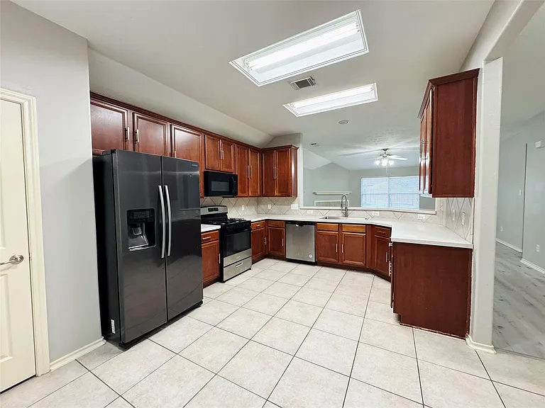 24631 Hampton Lakes Dr — Photo 3