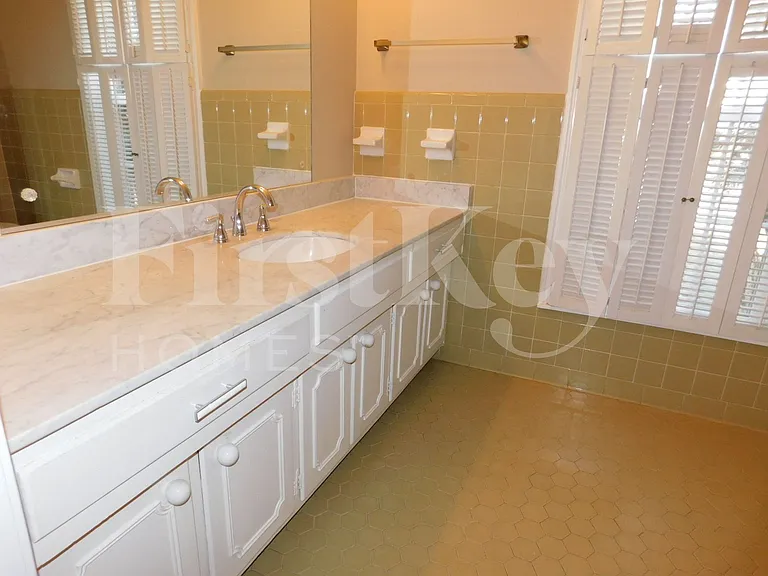 6135 Haddington Dr — Photo 16