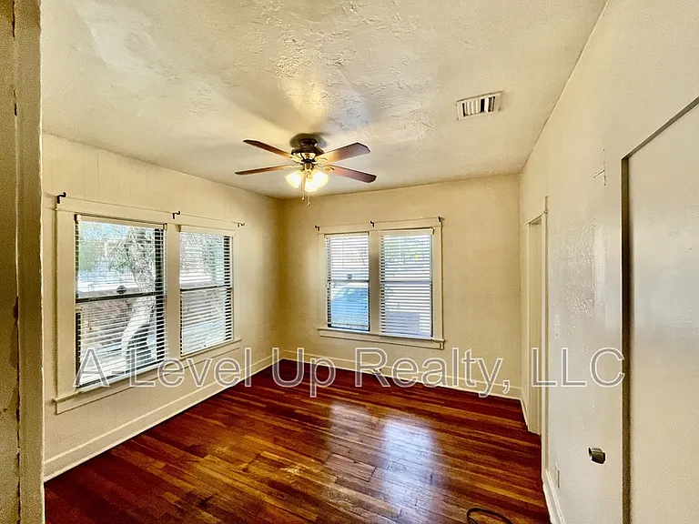 306 N Euclid Ave — Photo 4