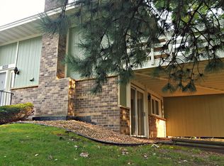 6821 Stratford Rd, Woodbury, MN 55125