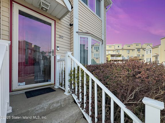 4th image of 30 Northport Ln