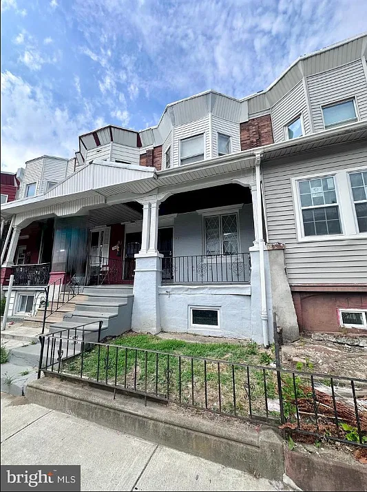2 bed, 1008 sqft, $1,660 — Photo 1