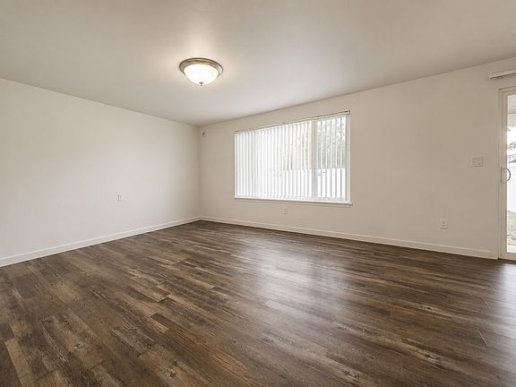 4th image of 124-126 192nd Street Ct E #126