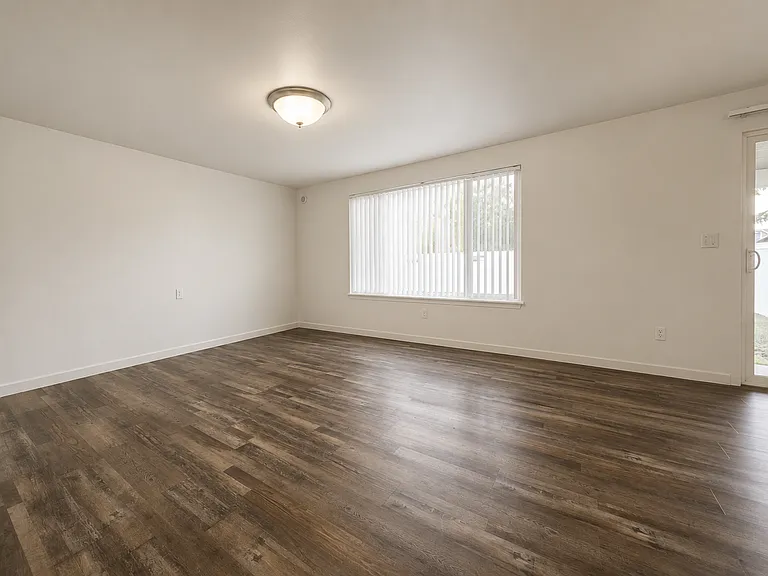 124-126 192nd Street Ct E #126 — Photo 4
