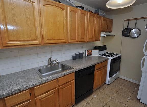 5th image of 150 Glenwood Ave APT J2