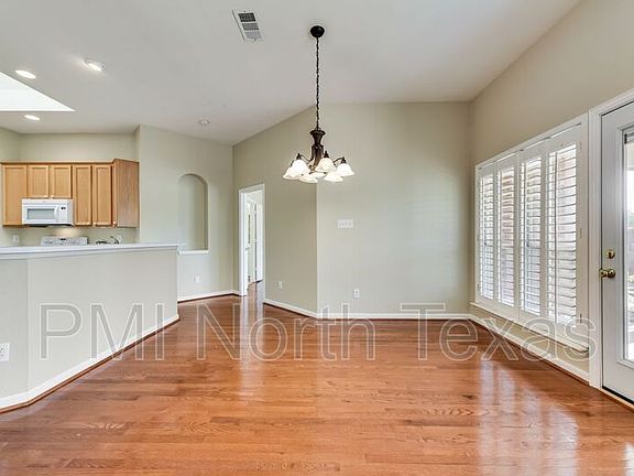 5th image of 1467 Royal Oaks Dr