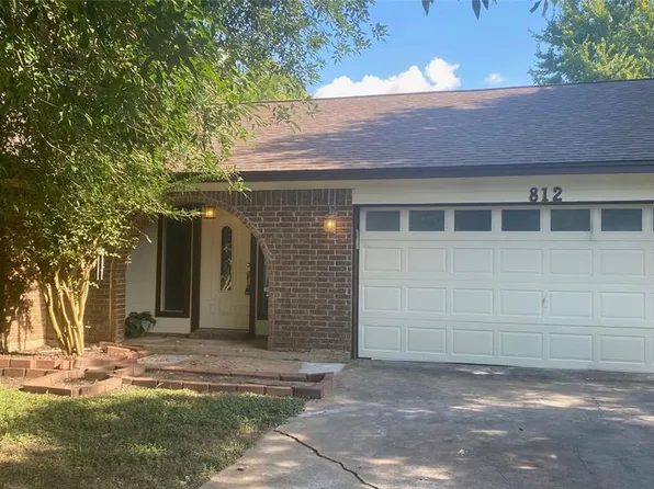 812 Molina Dr, Angleton, TX 77515