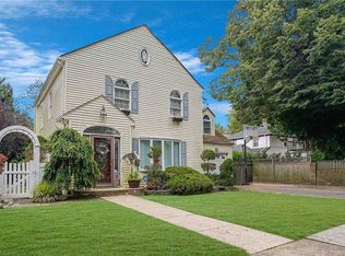 14 Sterling Pl, Malverne, NY 11565