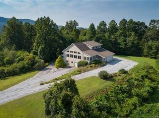 150 Hobby Horse Ln, Hendersonville, NC 28792
