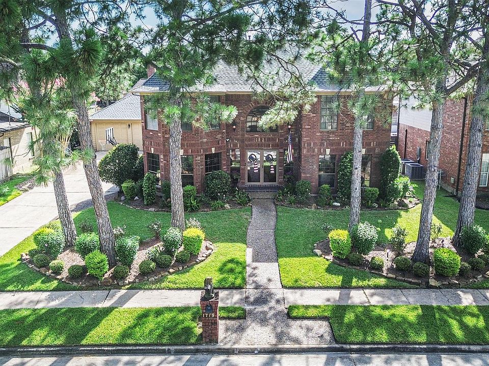 1st image of 1719 Fairoaks St