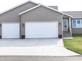 6415 Edgerly Ln, Bismarck, ND 58504