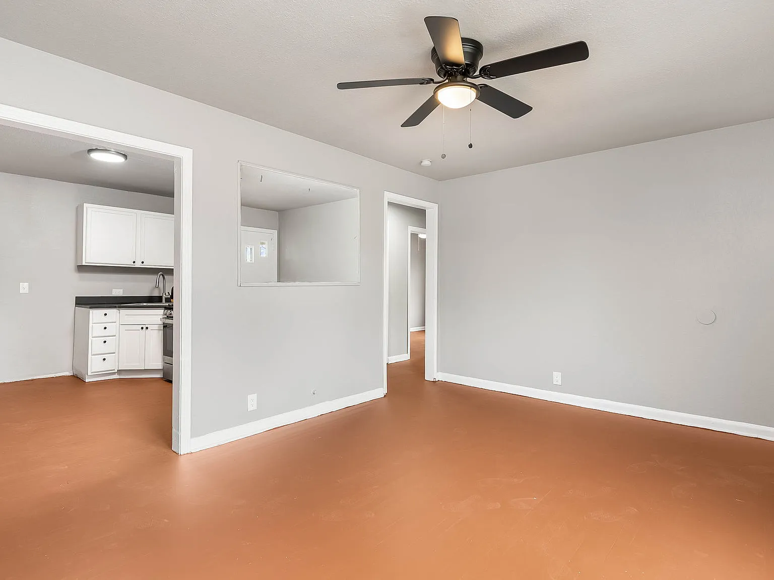 3 bed, 950 sqft, $1,295 — Photo 2