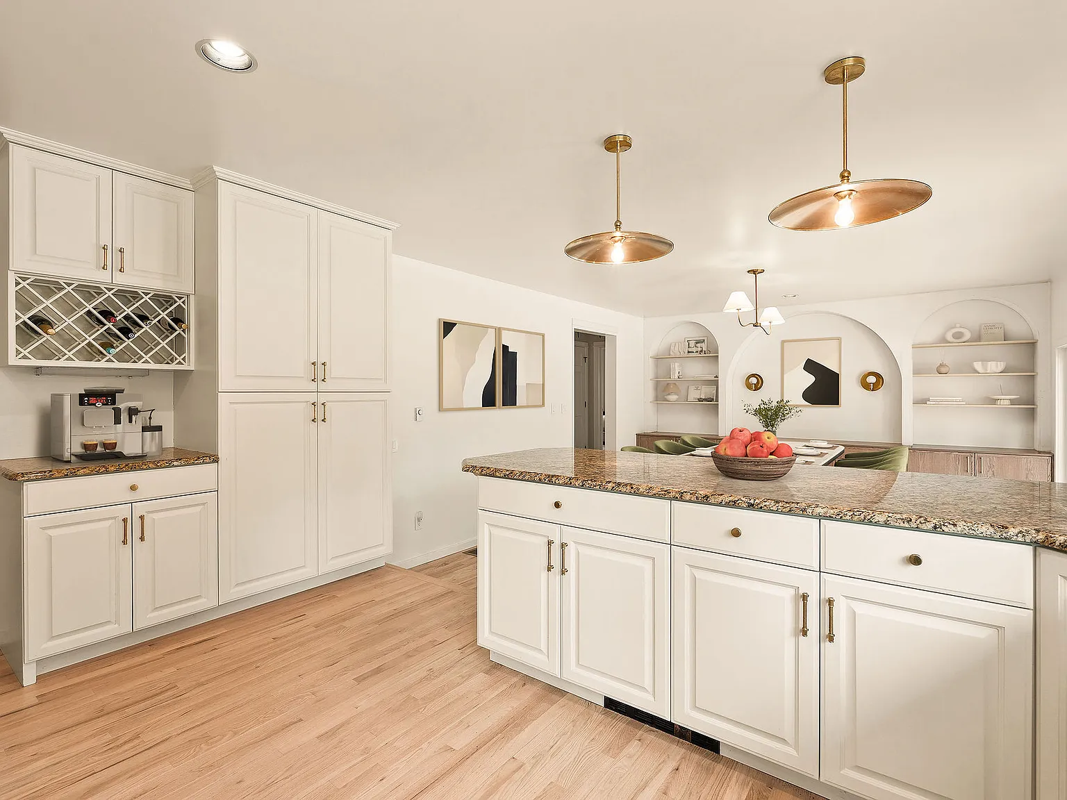 4 bed, 3986 sqft, $7,500 — Photo 4
