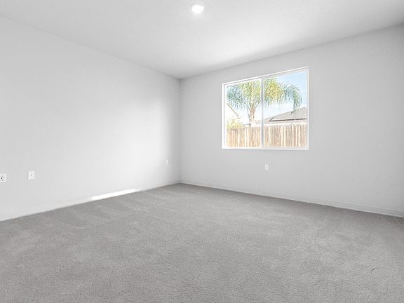 5th image of 4735 Ariel St