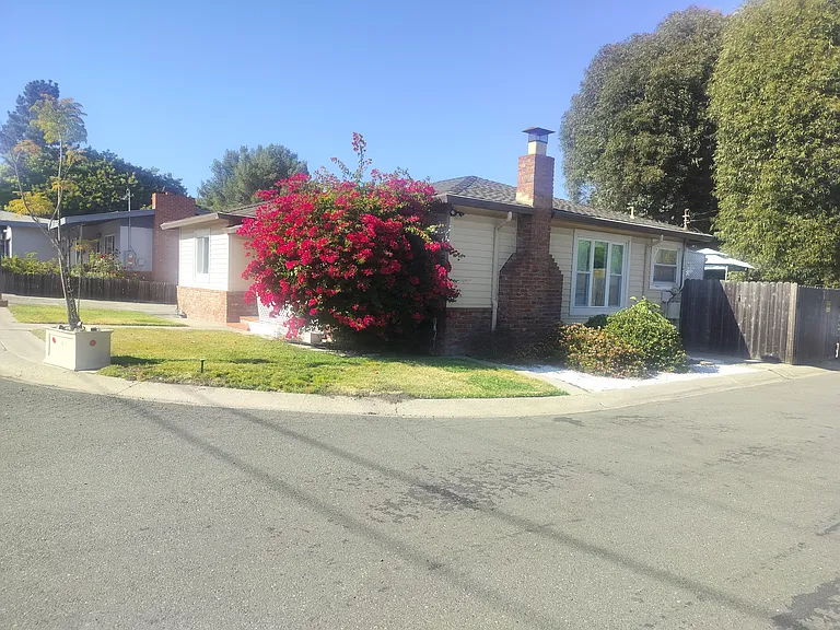 101 Kristen Ln — Photo 3