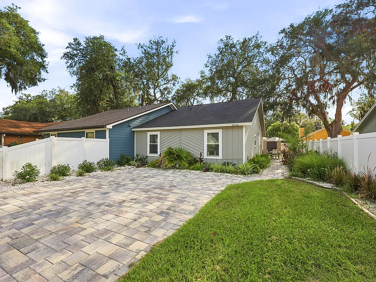 2230 Cypress Landing Dr — Photo 3
