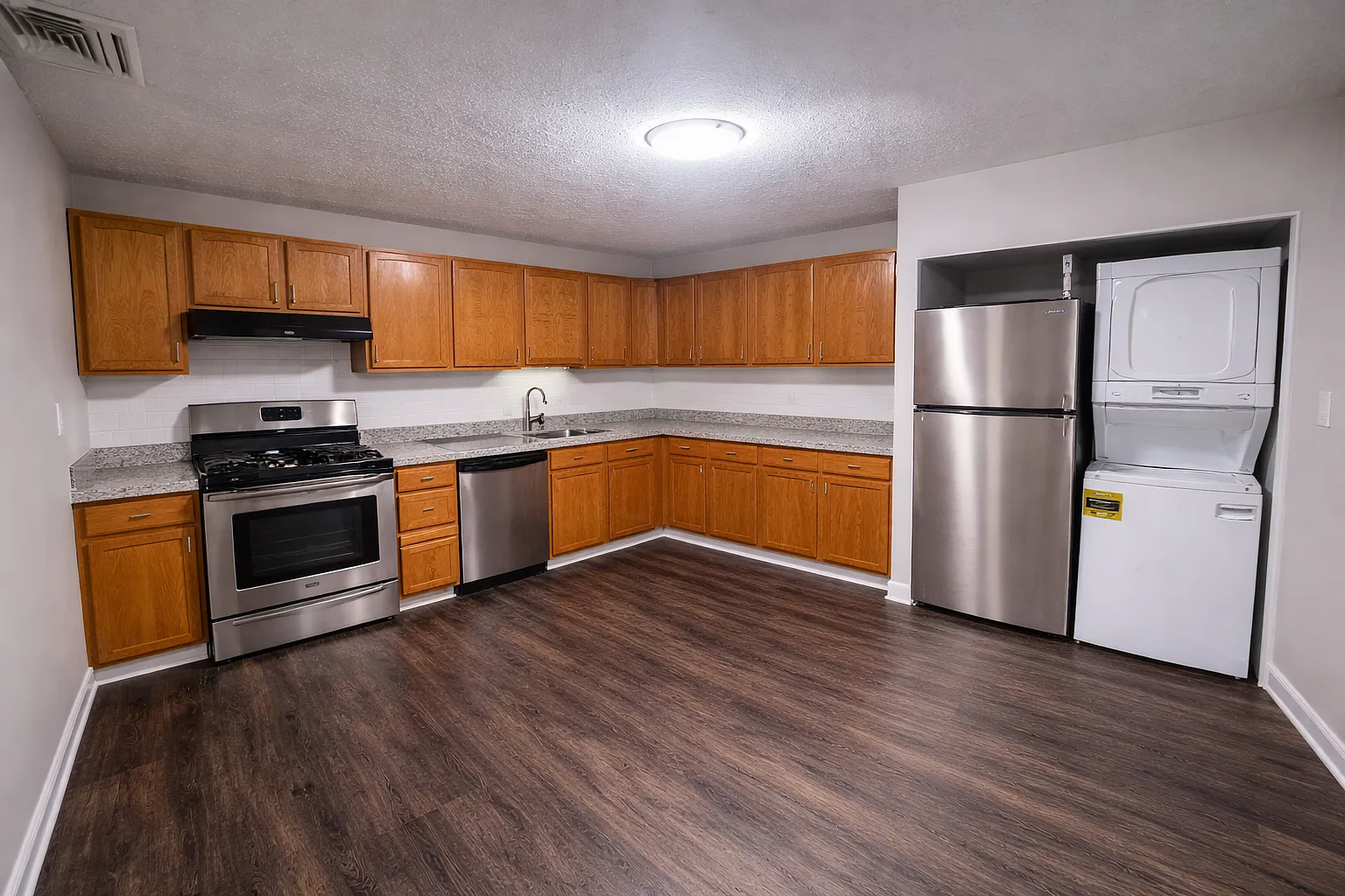 4 bed, 2215 sqft, $3,275 — Photo 1