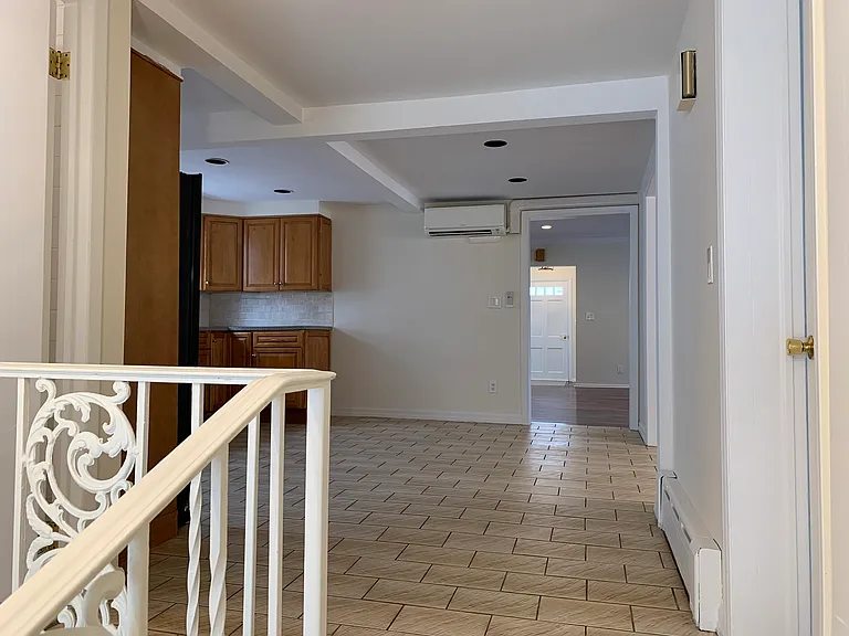 24 Hall Ave — Photo 7