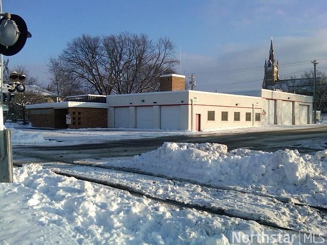 1st image of 334 2nd Ave W